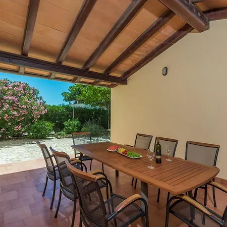 Holiday House Flora Feriehus Novigrad Istria