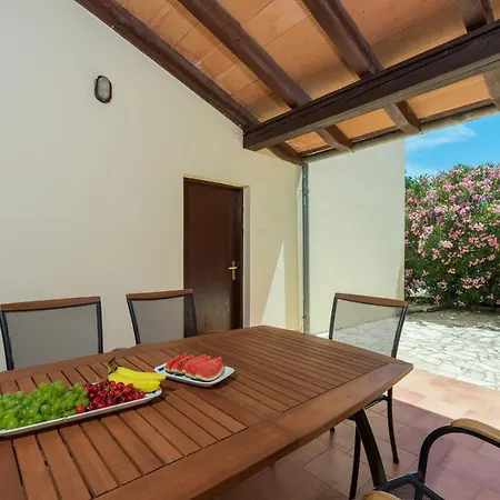 Holiday House Flora Σπίτι διακοπών *